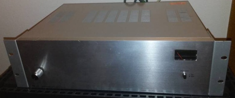 lot 3 image: Power amplifier with panlock