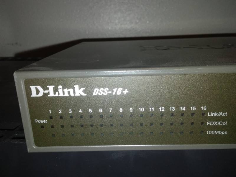 lot 9 image: D-Link model DSS  16, PowerConnect