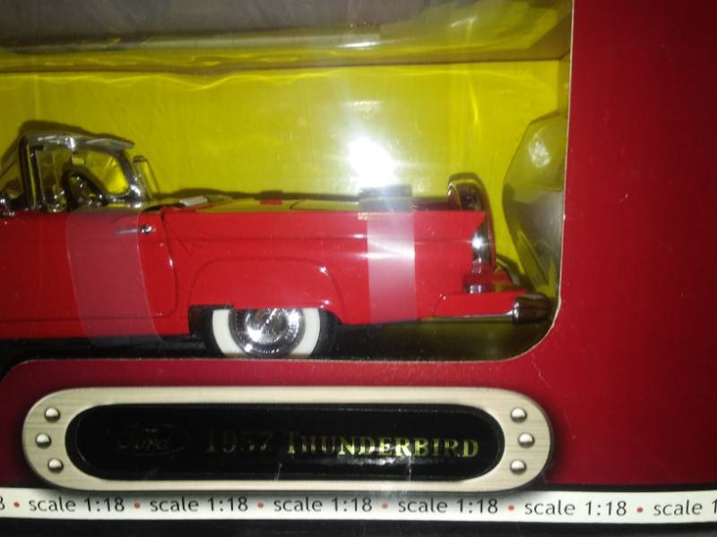 lot 21 image: 1957 Thunderbird 118 scale, new in box