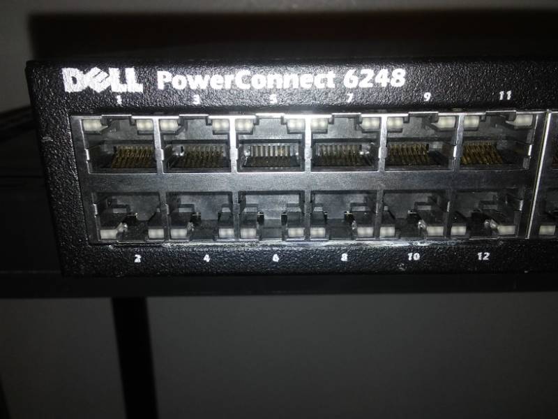 lot 38 image: Dell PowerConnect 6248, ethernet Center.