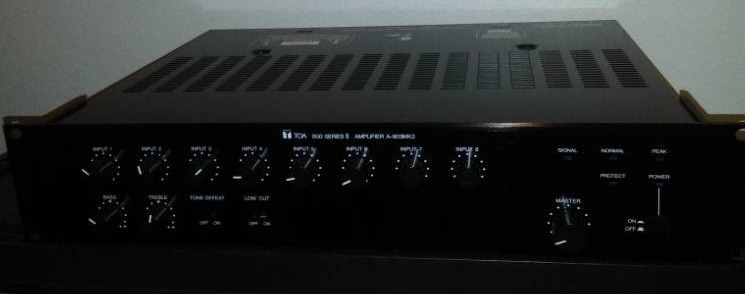 lot 40 image: TOA 900 series II amplifier, model A- 903 MK2.