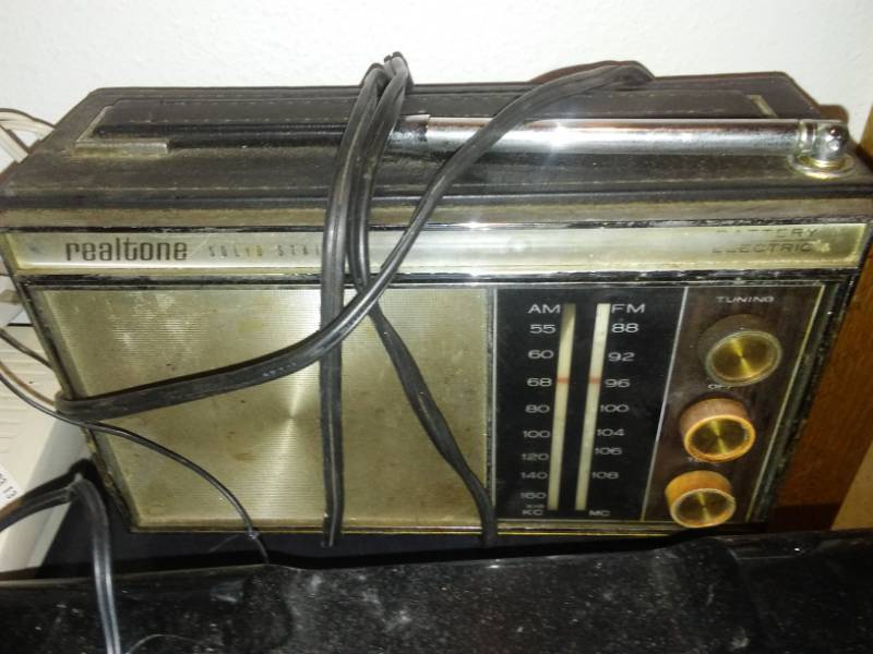 lot 44 image: Miscellaneous Electronics radio, cassette - radio, iHome docking station, modems and more.