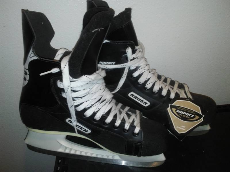 lot 50 image: Bauer TUUK Hockey Skates. New with tags.