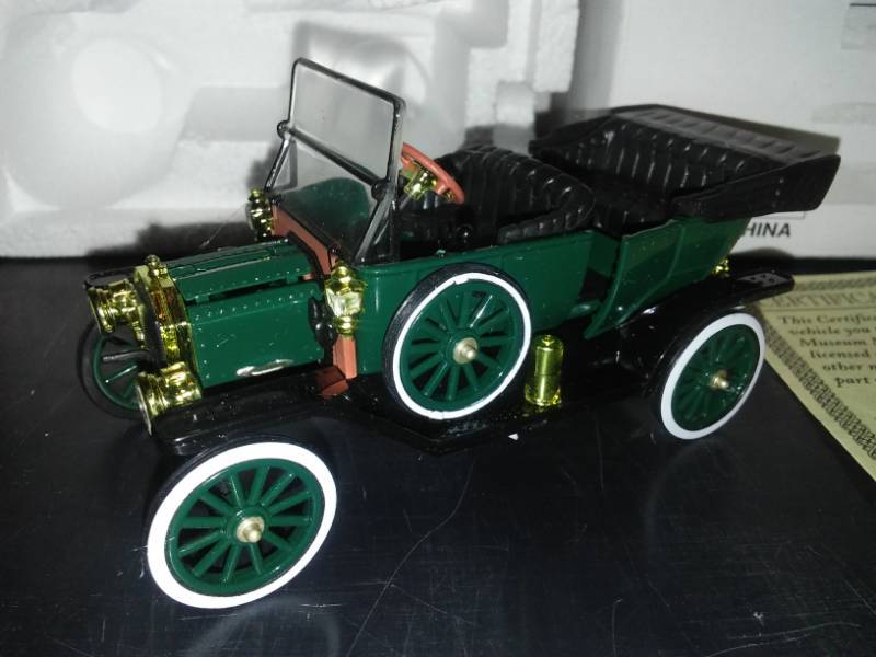 lot 59 image: 1910 Ford Model T, Tin Lizzie, 132 scale