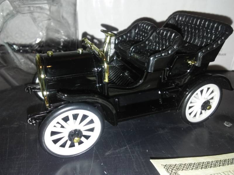 lot 65 image: 1904 Buick model B, 132 Scale