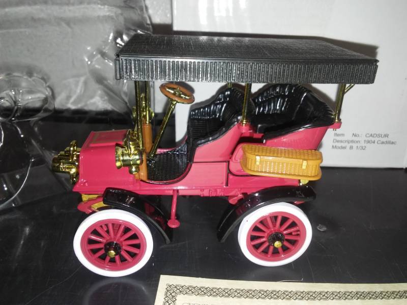 lot 66 image: 1904 Cadillac model B, 132 Scale