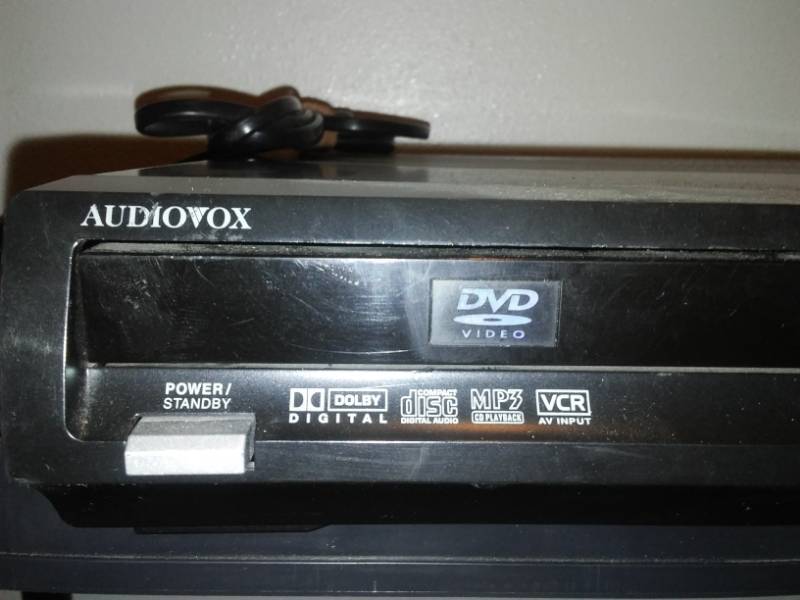 lot 71 image: Audiovox DVD home theater system. Built-in amplification STS 25S.