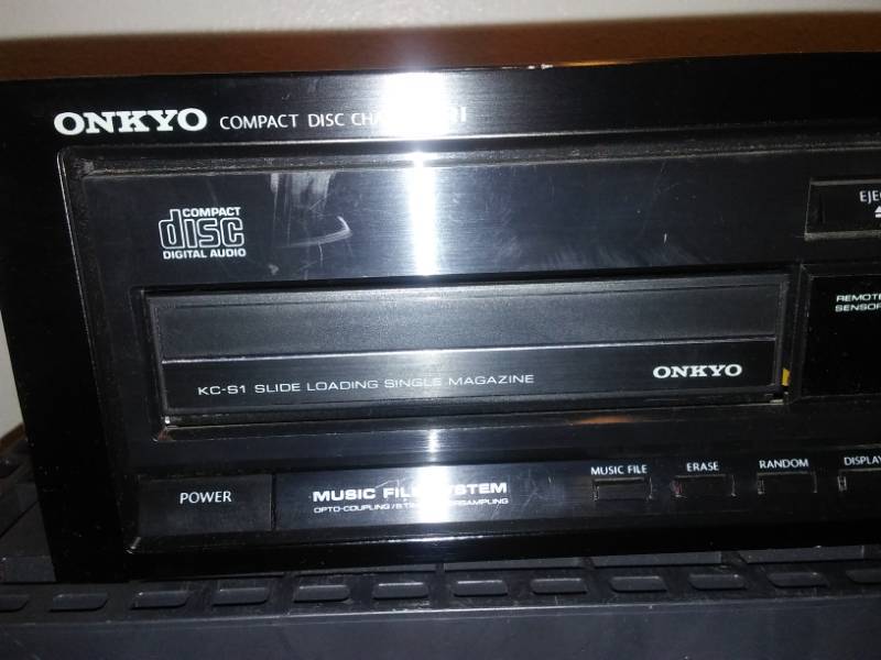 lot 75 image: ONKYO 6 CD Shuffle player model R1