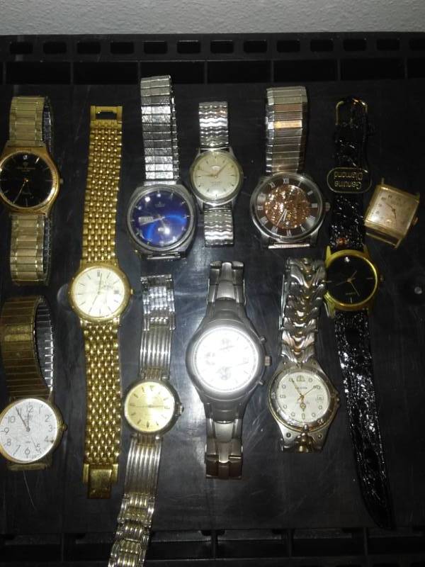 lot 84 image: 11 watches. Mens, one new with tags.