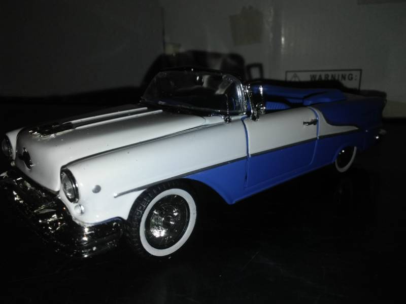 lot 103 image: 1955 Oldsmobile Super 88 blue, 132 scale. Convertible, diecast.