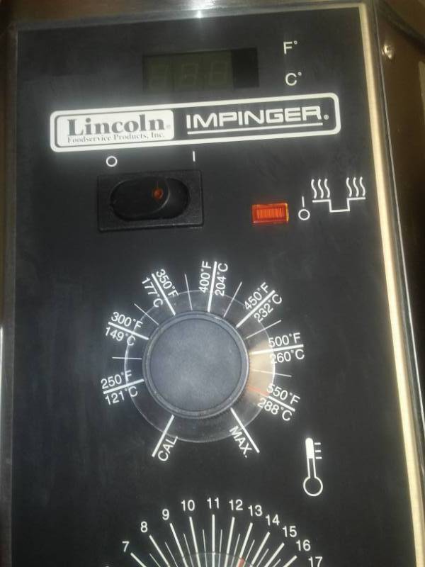 lot 106 image: Lincoln pizza oven model 1116 Impinger natural gas, ready to work in your kitchen.