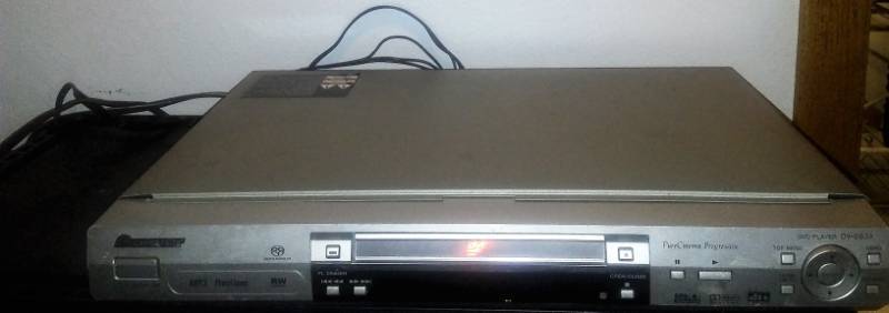lot 110 image: Pioneer DV  563A DVD player, photo viewer, mp3, RW compatible with cables.