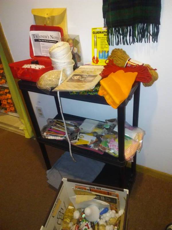 lot 133 image: Fabric and Crafts, 550 cord, yarn, patterns, Christmas, office.