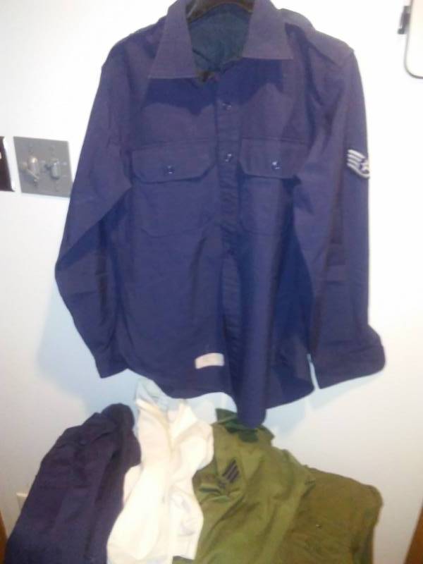 lot 137 image: 5 US military Armed Forces shirts. 14.5 x 33. 2 blue, 1 white, 2 Green. Great for Halloween, Murder Mystery, Stage Costumes and more
