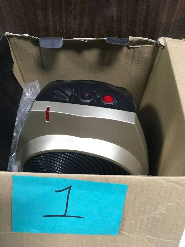 lot 1 image: vORNADO VH200 1500-Watt Vortex Whole Room Electric Portable Heater IN GOOD CONDITION