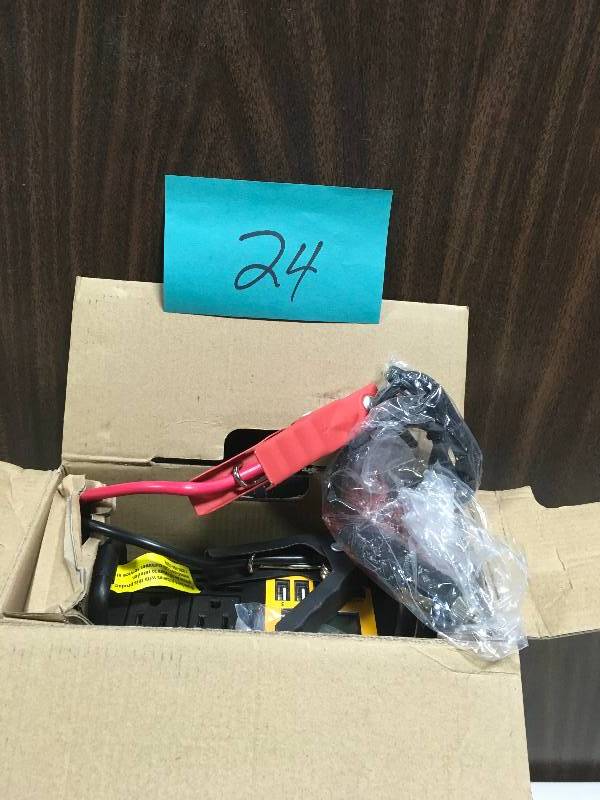 lot 24 image: Dewalt 1000-Watt Power Inverter in good condition