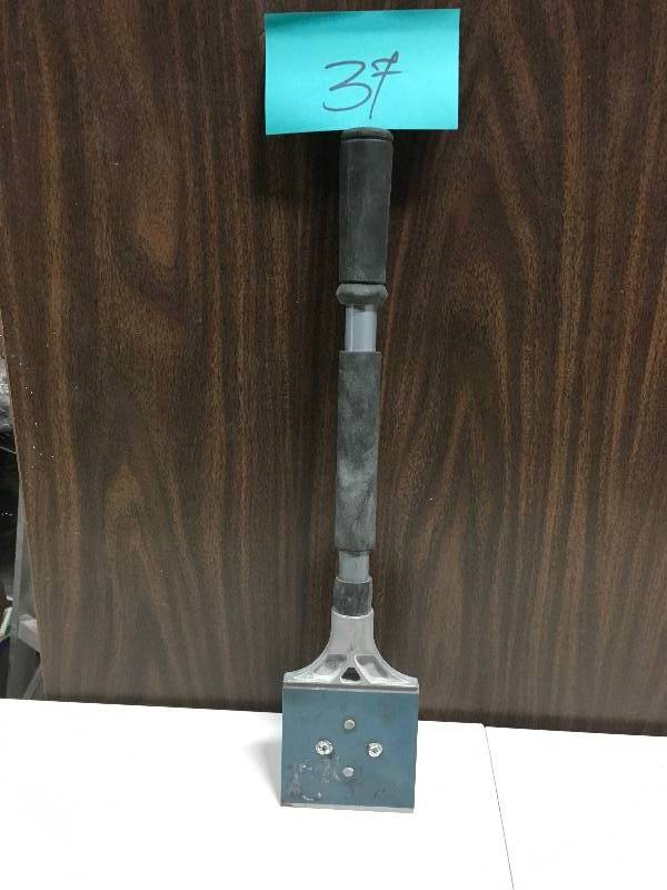 lot 37 image: Scrapping tool used in good condition