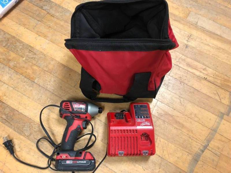 lot 123 image: Milwaukee M18 18-Volt Lithium-Ion Cordless 14 in. Hex Impact Driver whit one battery in working conditions