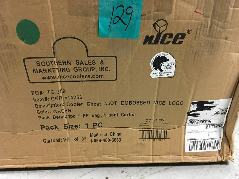lot 129 image: Nice 45-quart plastic marine cooler not used