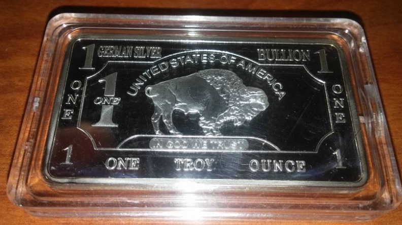 lot 52 image: One troy ounce silver bison NDSU.
