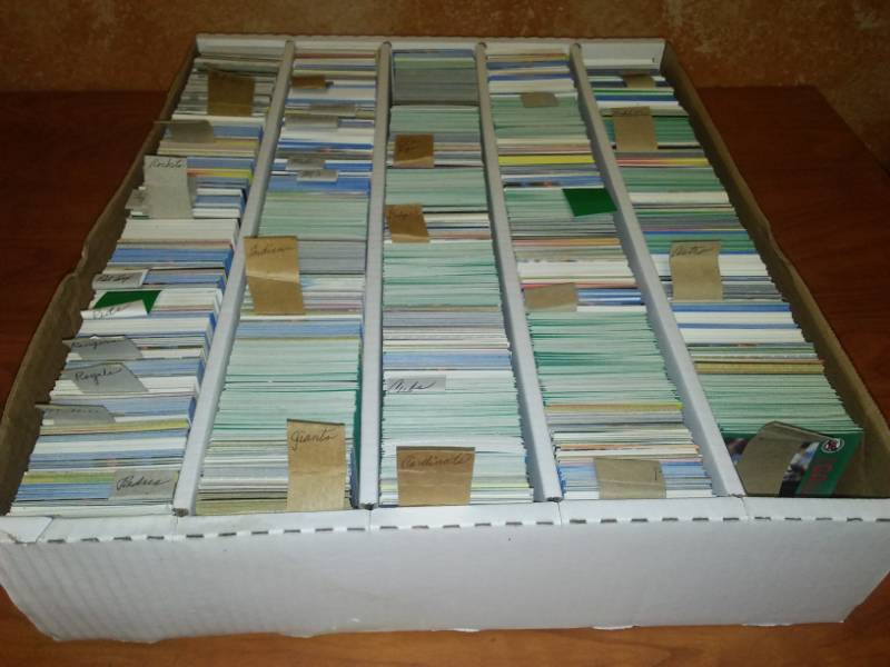 lot 78 image: 4800 MLB baseball cards by teams.
