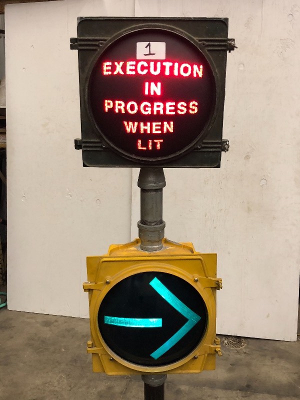 lot 1 image: Vintage Traffic Control Light Set ...