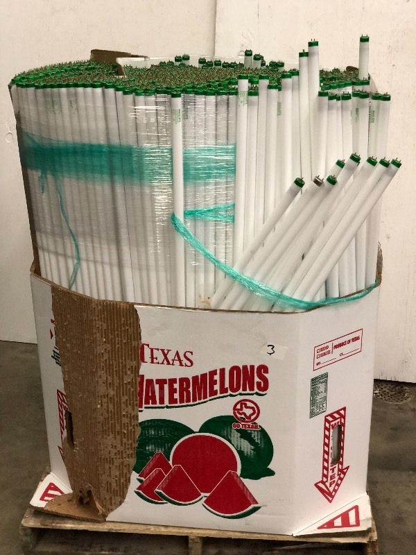 lot 3 image: 4x4 Pallet Full Of 4ft T8 Floures...