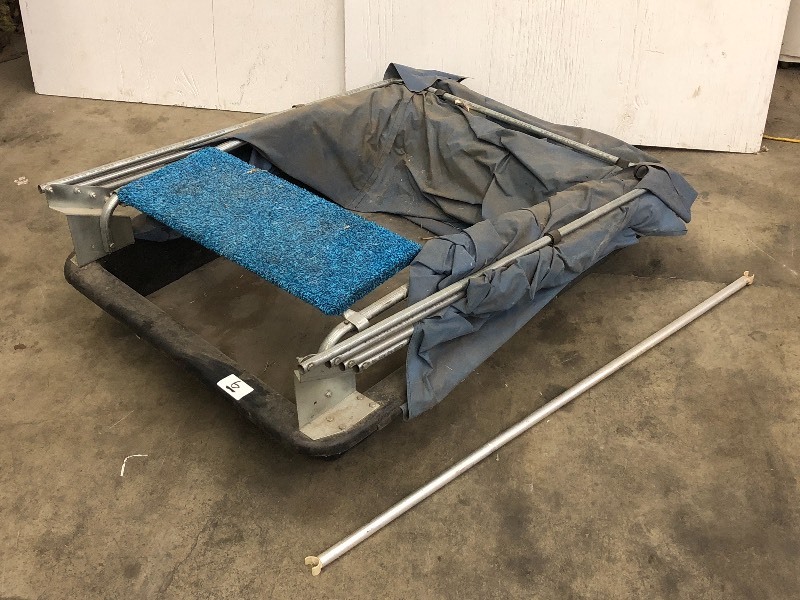 lot 6 image: One-Man Portable Ice Fioshing Shelt...