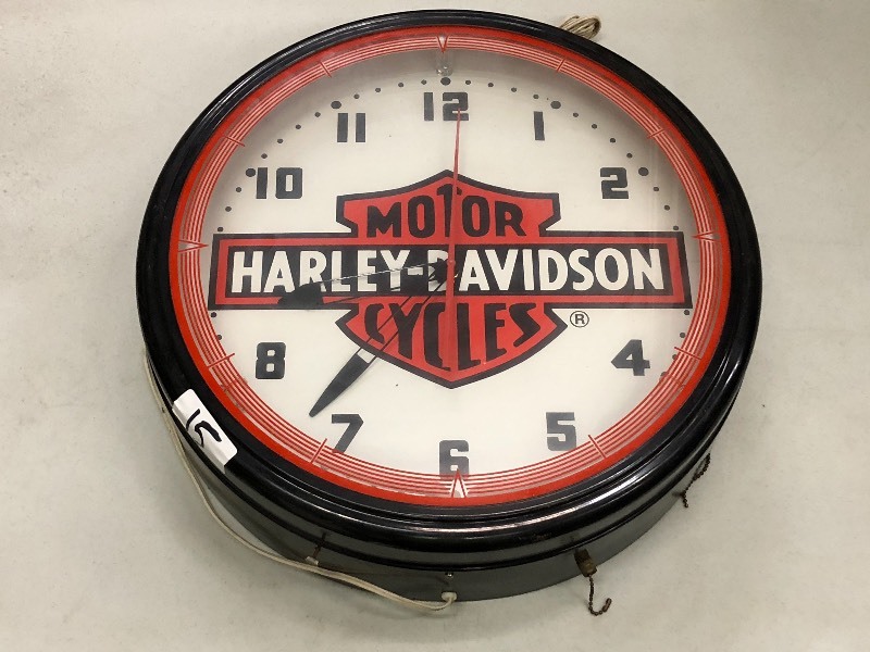 lot 15 image: Harley Davidson (1991) Neon Wall Cl...