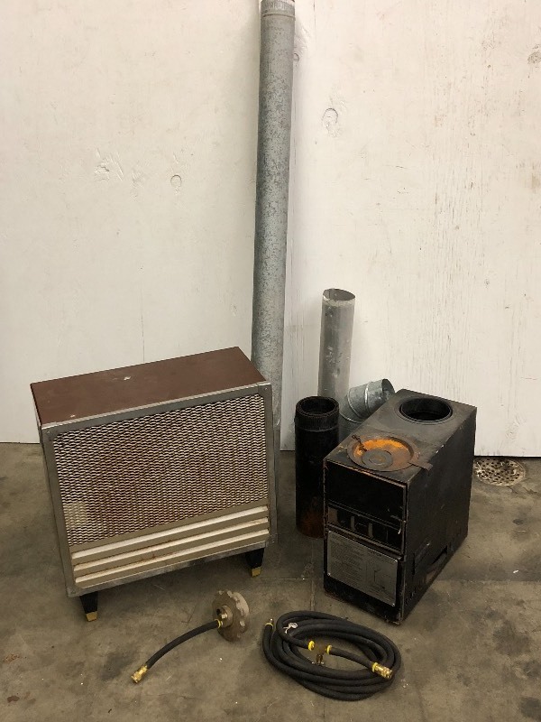 lot 21 image: Lot Of (1) Hunter CampFish House ...