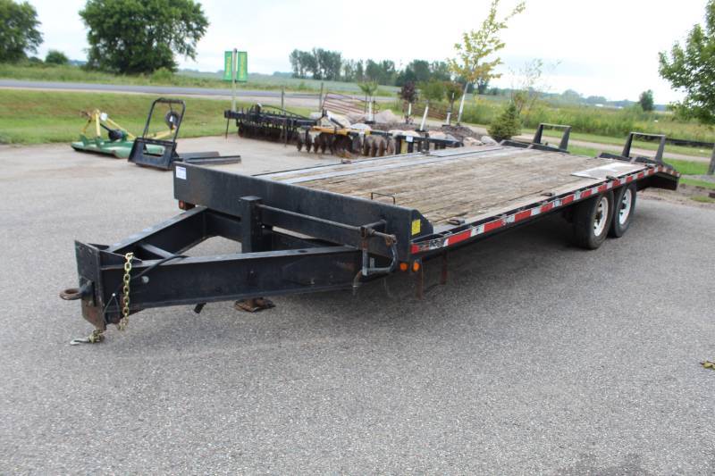 lot 451 image: 2006 BB Brand Tandem Axle Deck Over Wood Bed Trailer w Steel Ramps