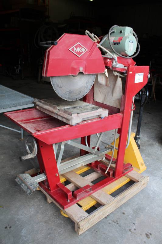 lot 455 image: MK Block Saw Model 5000 Electric Powered