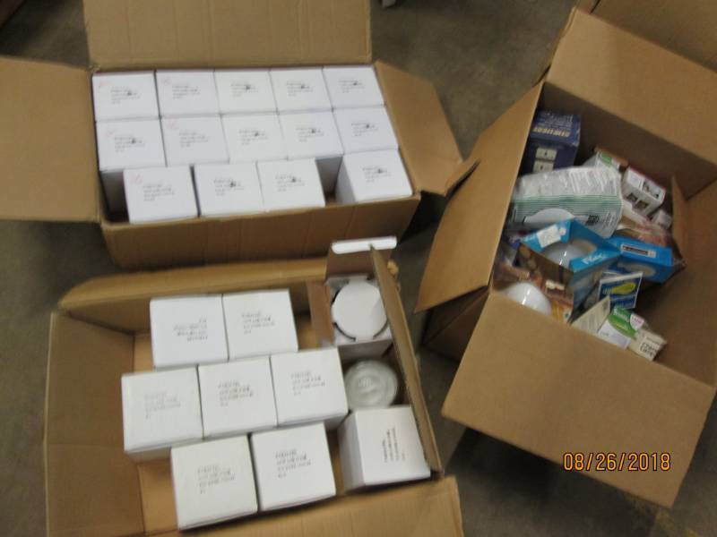 lot 21 image: Assorted CFL 24 watt Par 38 flood l...