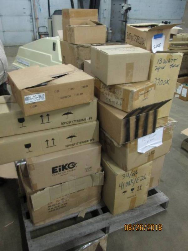 lot 22 image: Pallet of light bulbs, great for co...