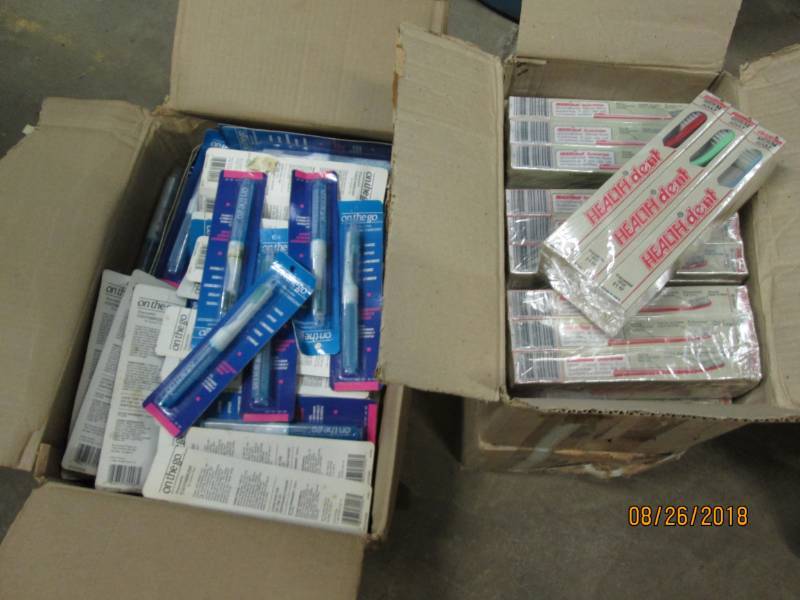 lot 23 image: Tooth Brushes medium bristle.  1 fu...