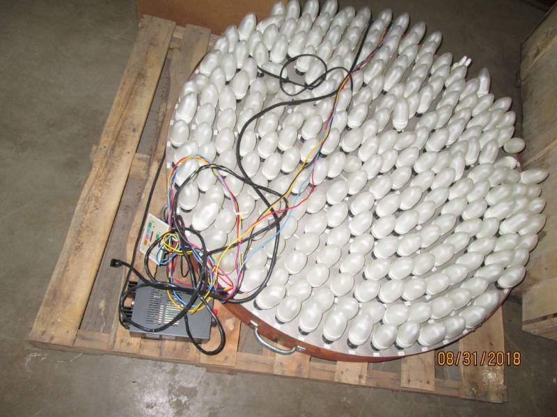 lot 33 image: Large light fixture, some bulbs are...