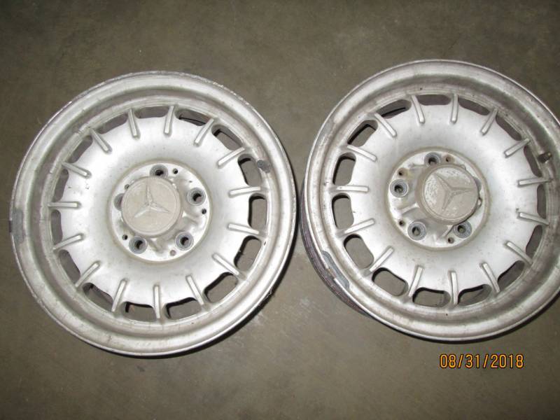 lot 42 image: 2 Rims for a Mercedes