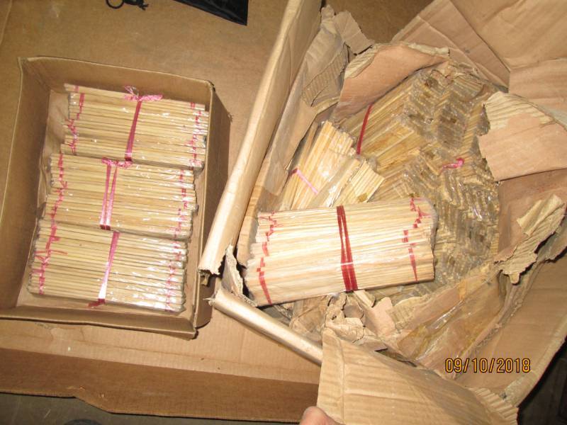 lot 55 image: Lot of wood chopsticks ...
