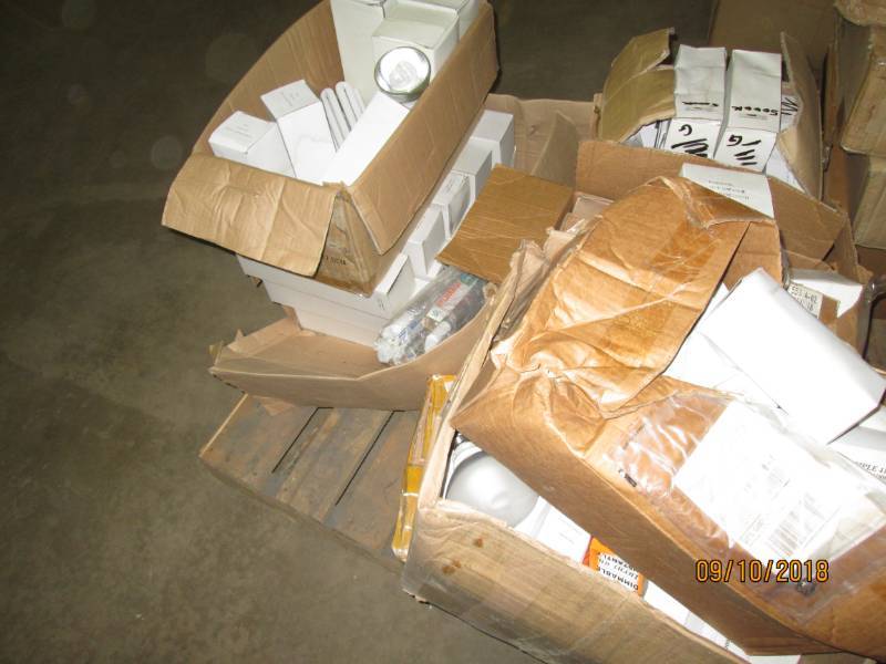 lot 56 image: Pallet of lights, 16  45W 3500k spi...