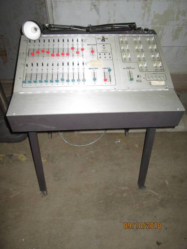 lot 60 image: Professional theater light controll...