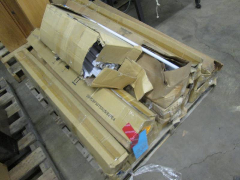 lot 36 image: Lamps.  800 - T5 54 watt HO Lamps. ...