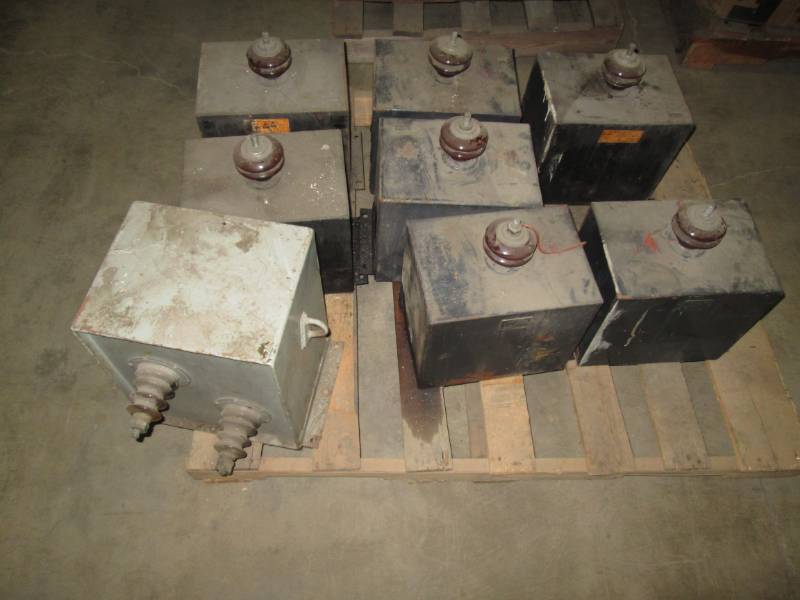 lot 109 image: Pallet of heavy duty electrical capacitors