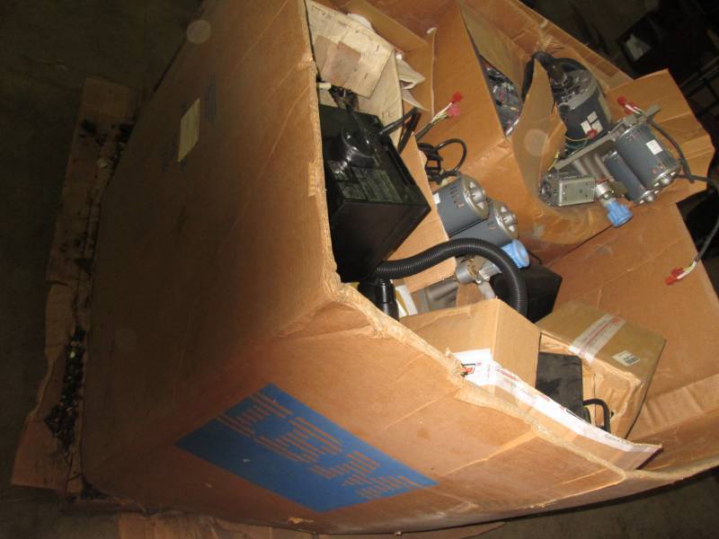 lot 113 image: Pallet of motors and controls