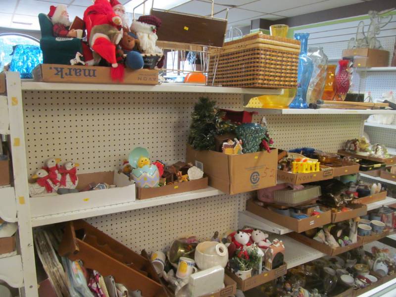 lot 1 image: collectible items