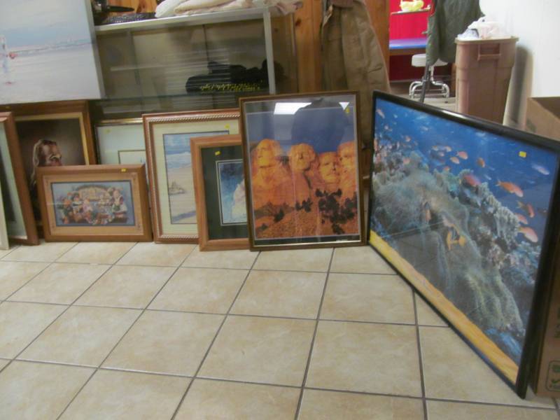 lot 5 image: framed pictures