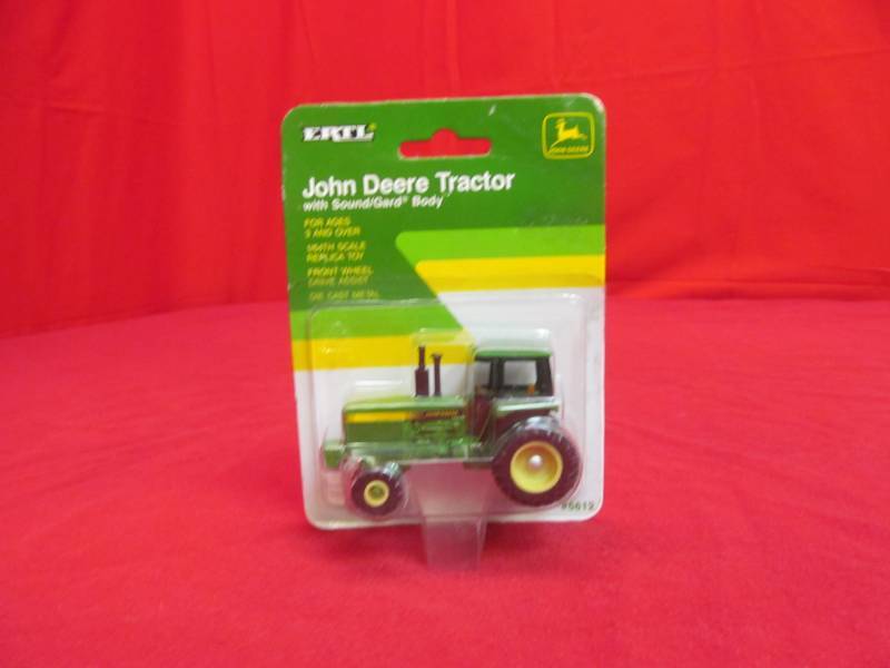 lot 6 image: Ertl John Deere tractor