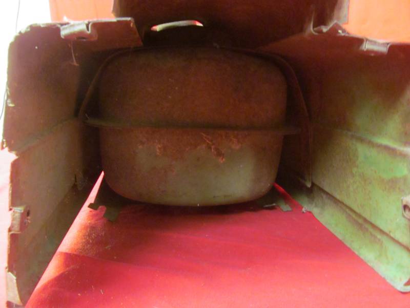 lot 32 image: John Deere hood