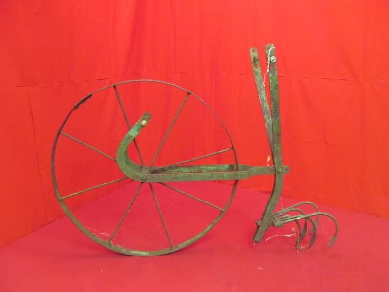 lot 39 image: vintage garden cultivator