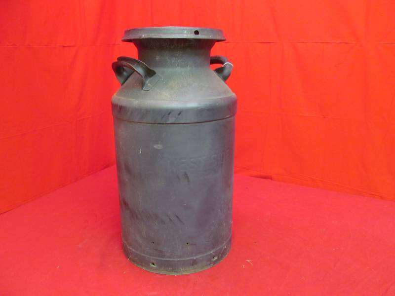 lot 45 image: vintage milkcream can