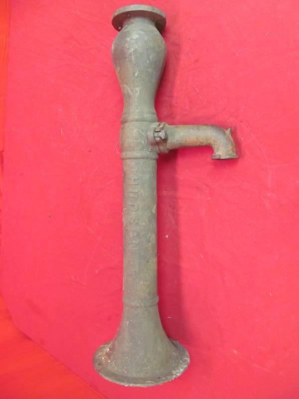 lot 51 image: vintage cast iron pump housing